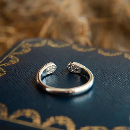 Cat's Paw Milk Trace Ring