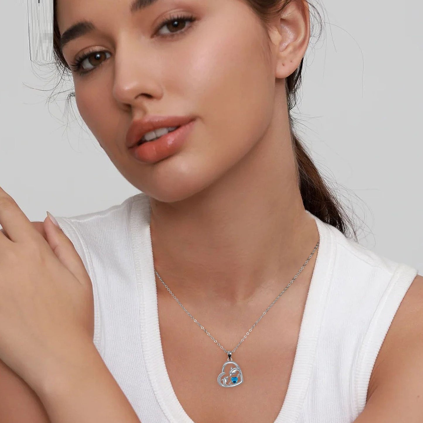 Dolphin Affectionate Eye-to-eye Pendant Necklace Women's Jewelry Ornament