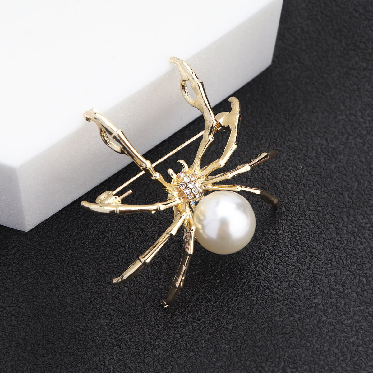 Spider Pearl Large Brooch Buckle For Light Protection