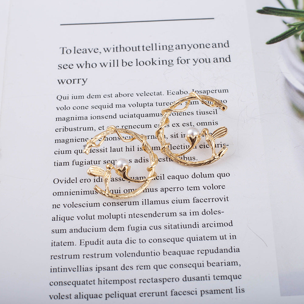 Retro Pearl Animal Three-dimensional Design Earrings