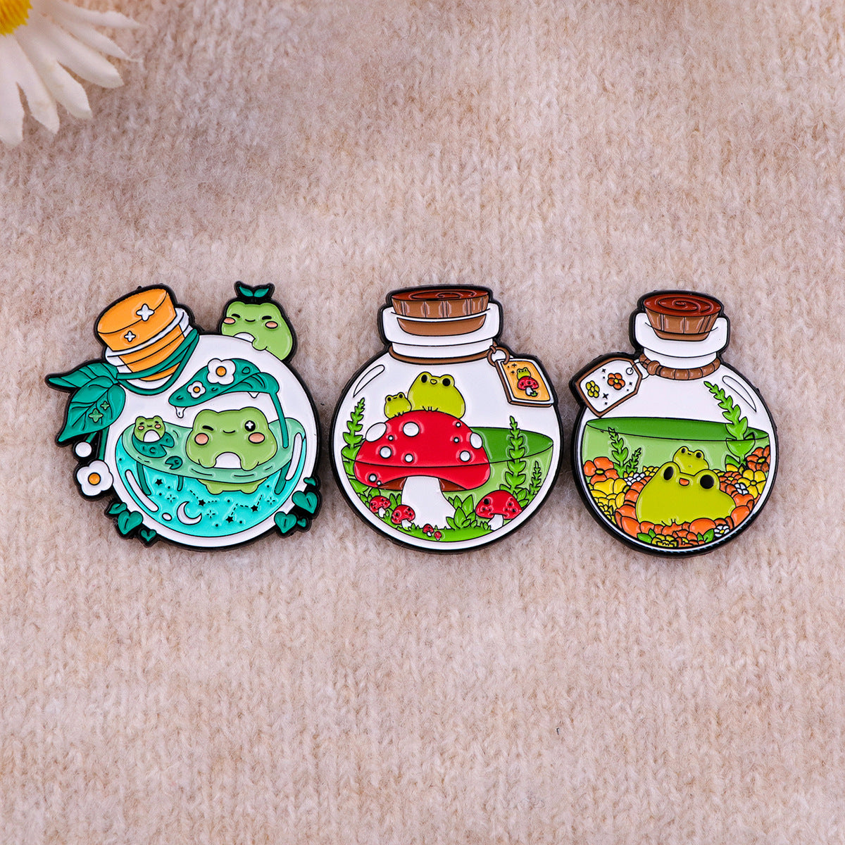 Frog Brooch Cartoon Golden M Badge Clothing Accessories
