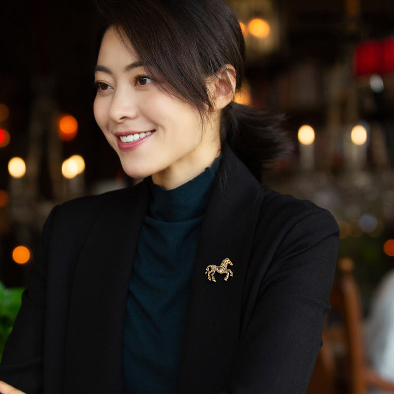 Retro Cute Wooden Horse Brooch Cartoon Small Accessories