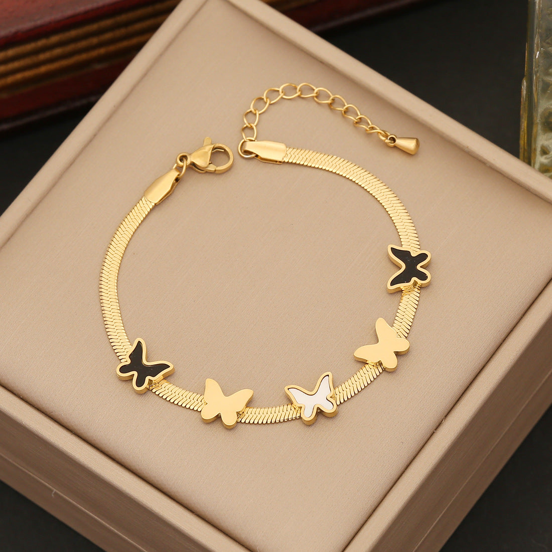 Fashion Butterfly Ornament Stainless Steel Jewelry Clavicle Chain