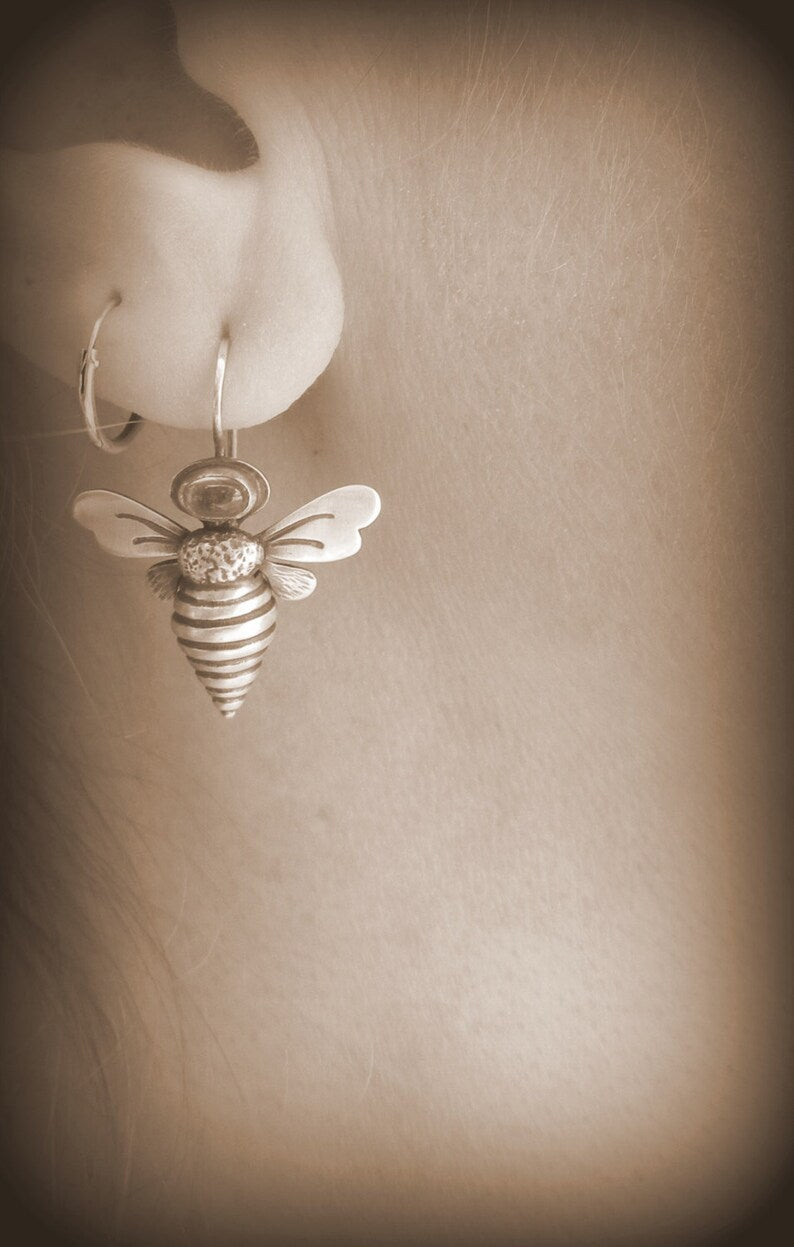 Vintage Diamond-studded Bee Earring Earrings Hang Geometrically