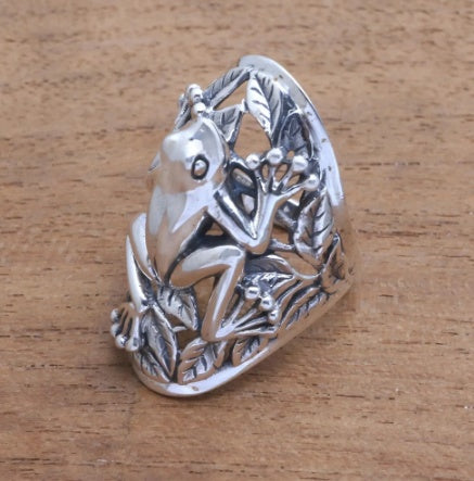 Fashion Personality Silver Frog Animal Leaf Hollow Ring