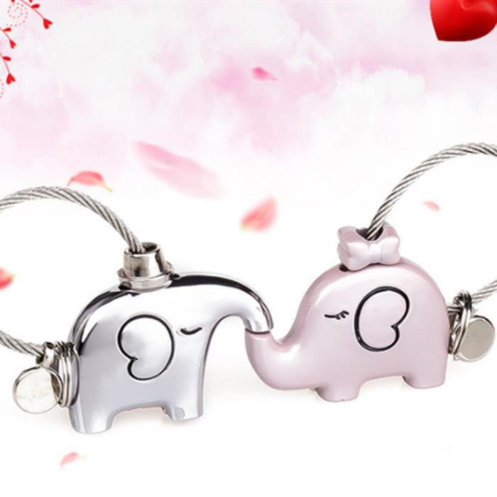 Kissing pig couple keychain