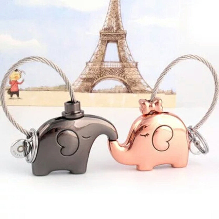 Kissing pig couple keychain