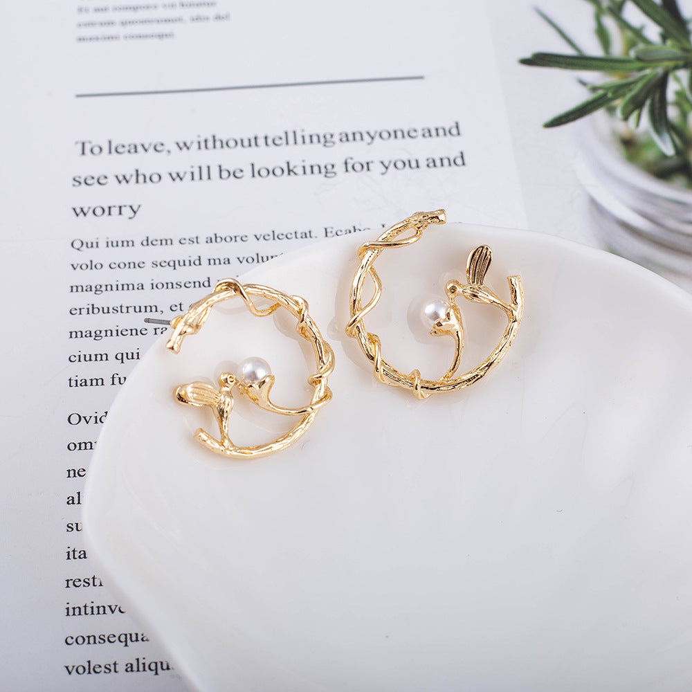 Retro Pearl Animal Three-dimensional Design Earrings