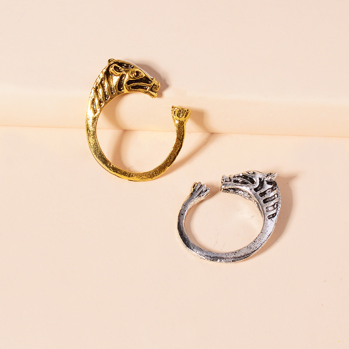 Flash Diamond Dripping Horse Head Ring