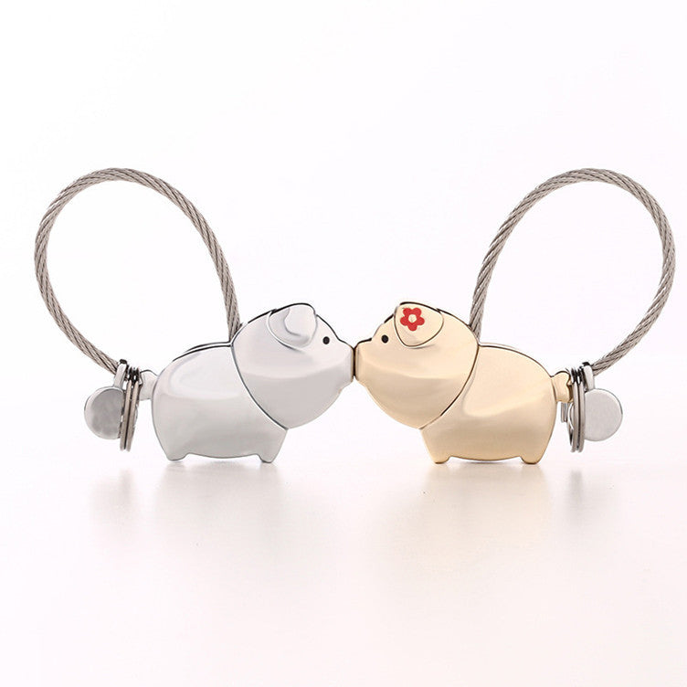 Kissing pig couple keychain