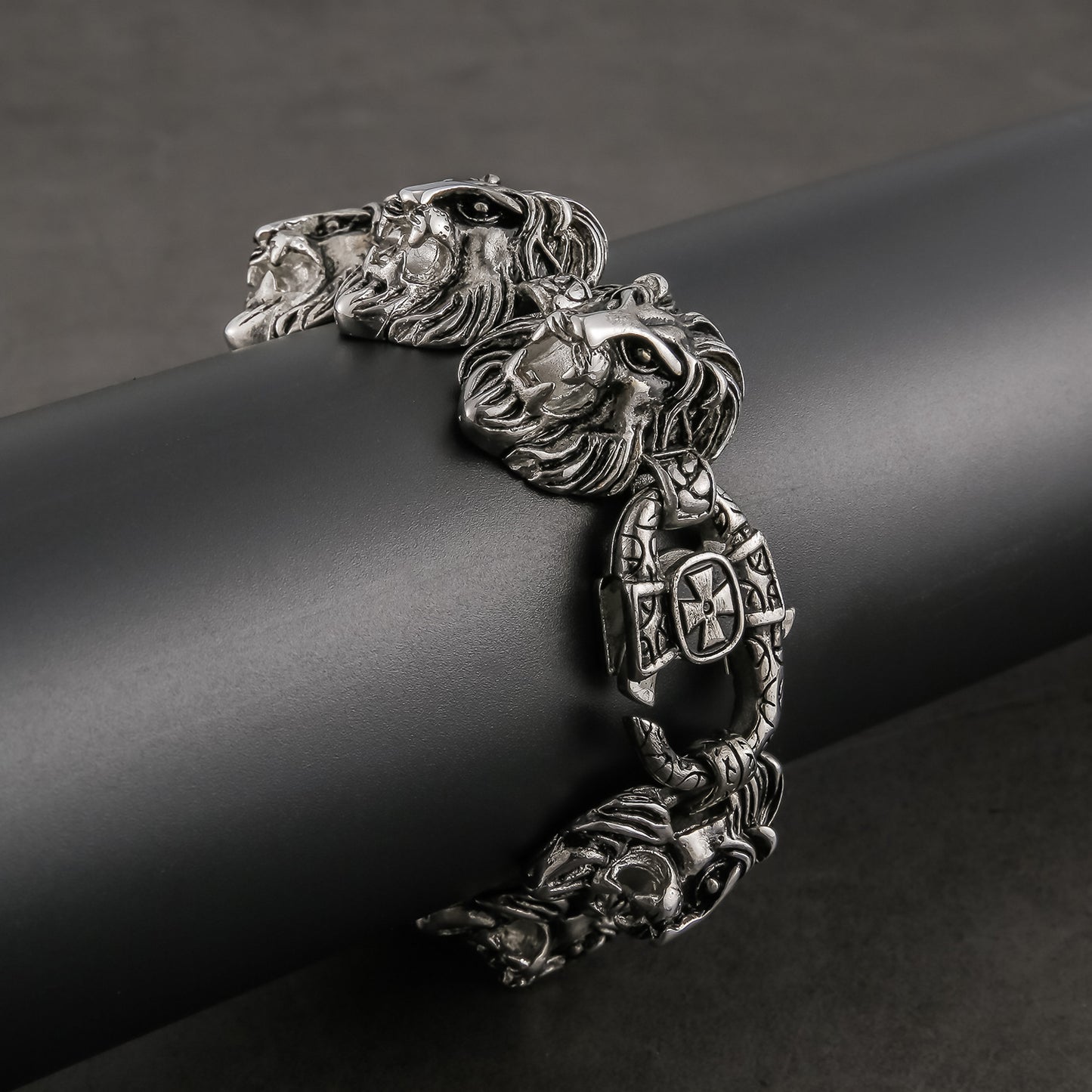 Retro Titanium Steel Lion's Head Bracelet All-match Men's Ornament