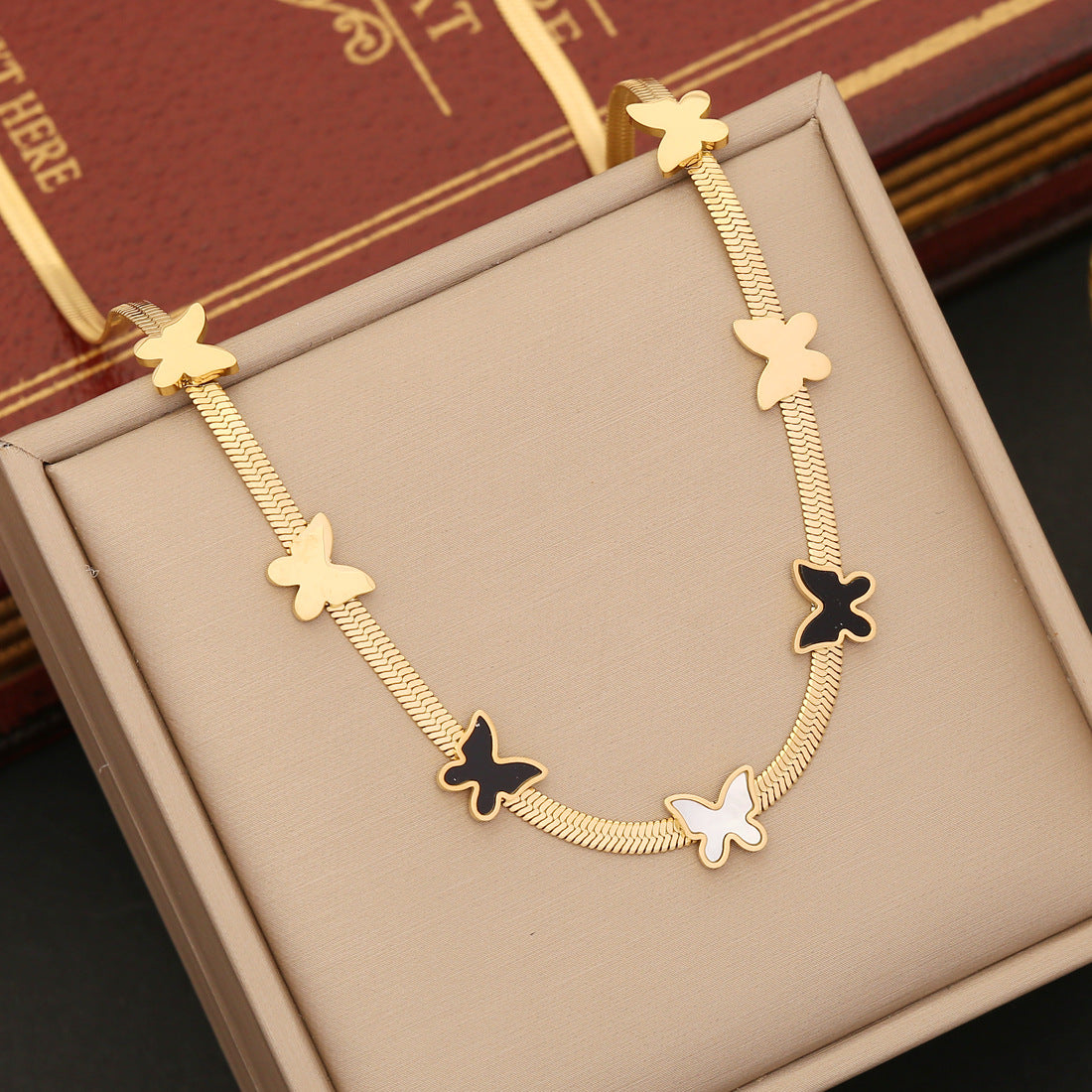 Fashion Butterfly Ornament Stainless Steel Jewelry Clavicle Chain