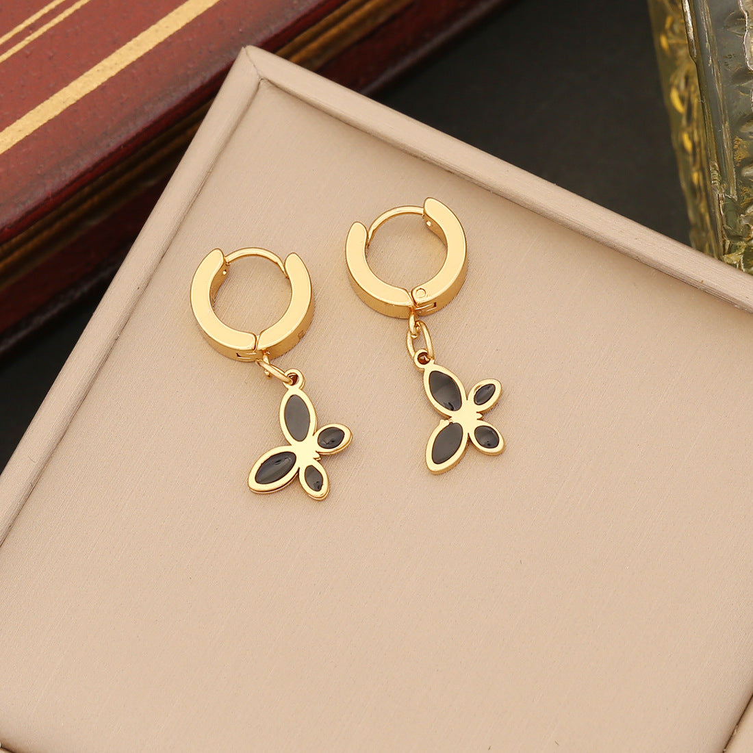 Fashion Butterfly Ornament Stainless Steel Jewelry Clavicle Chain