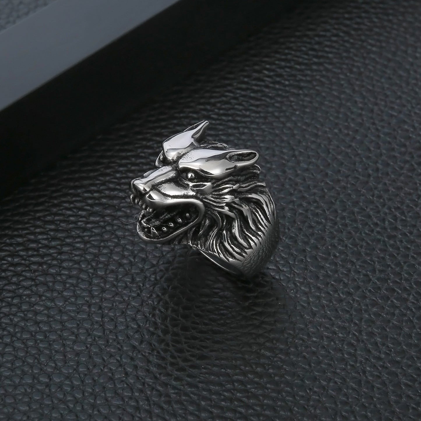 Jewelry Domineering Wolf Head Titanium Steel Ring Retro