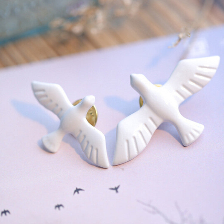 Artistic White Pigeon Vintage Metal White Pigeon Peace Dove Brooch Badge Collar Pin