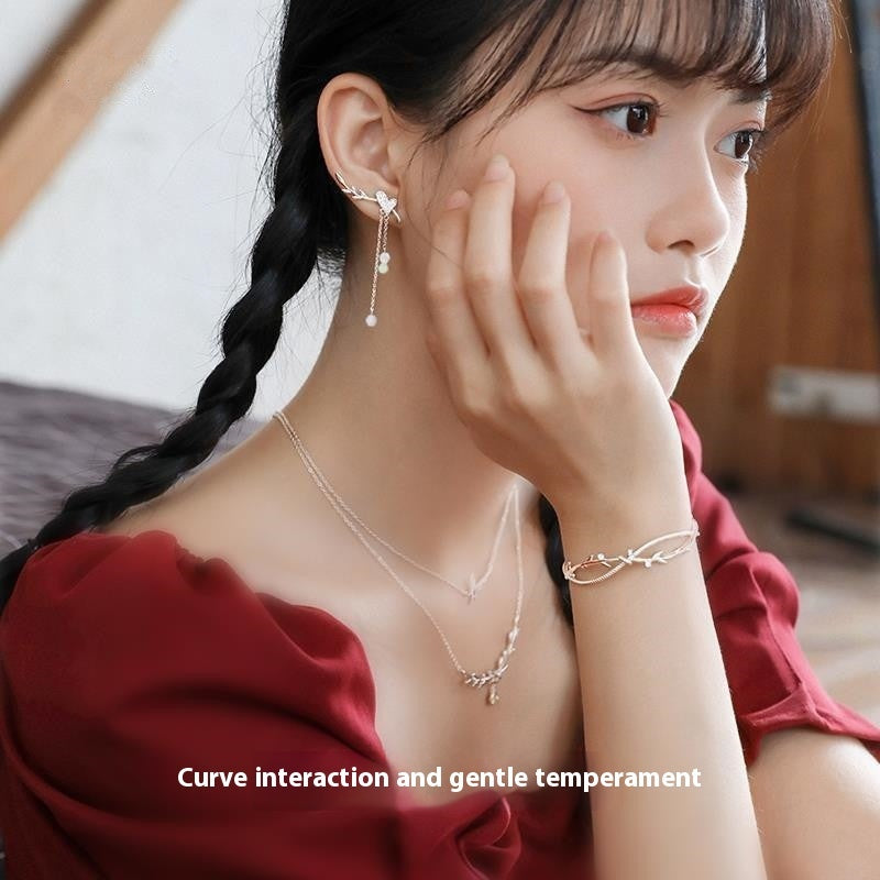 Young And Astringent Cross Twisted Design Branch Sprout Bracelet