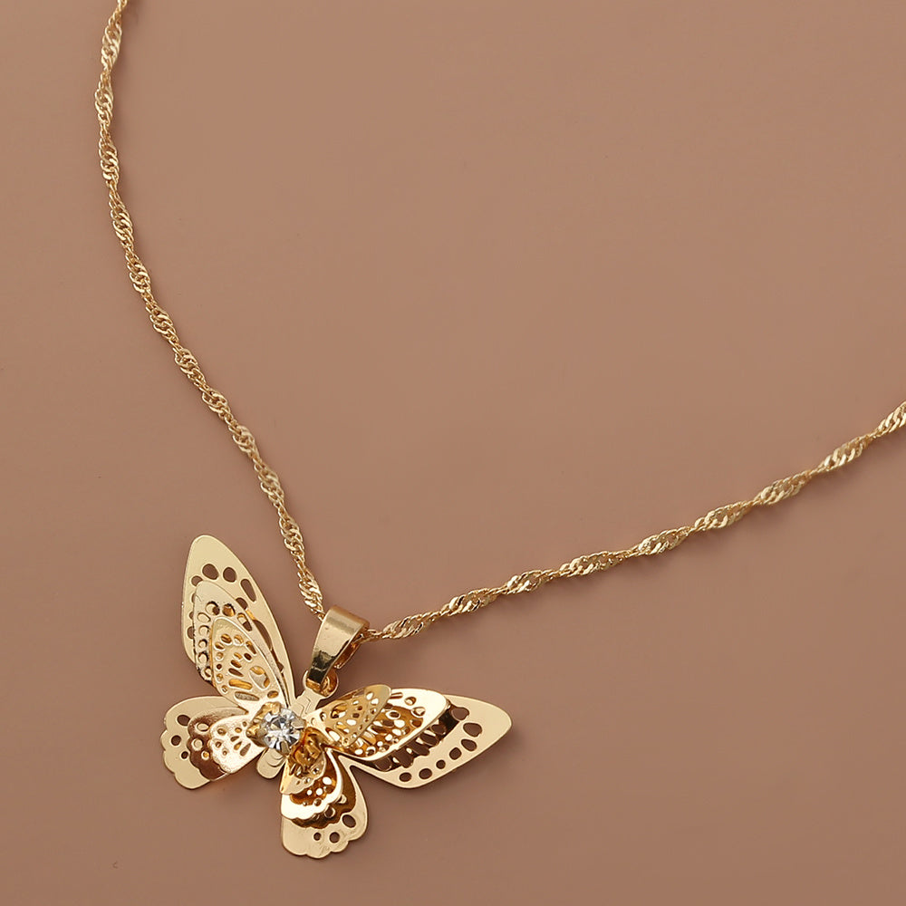 Cross-border hot selling jewelry hollow metal butterfly necklace water wave chain three-dimensional animal fashion clavicle chain female